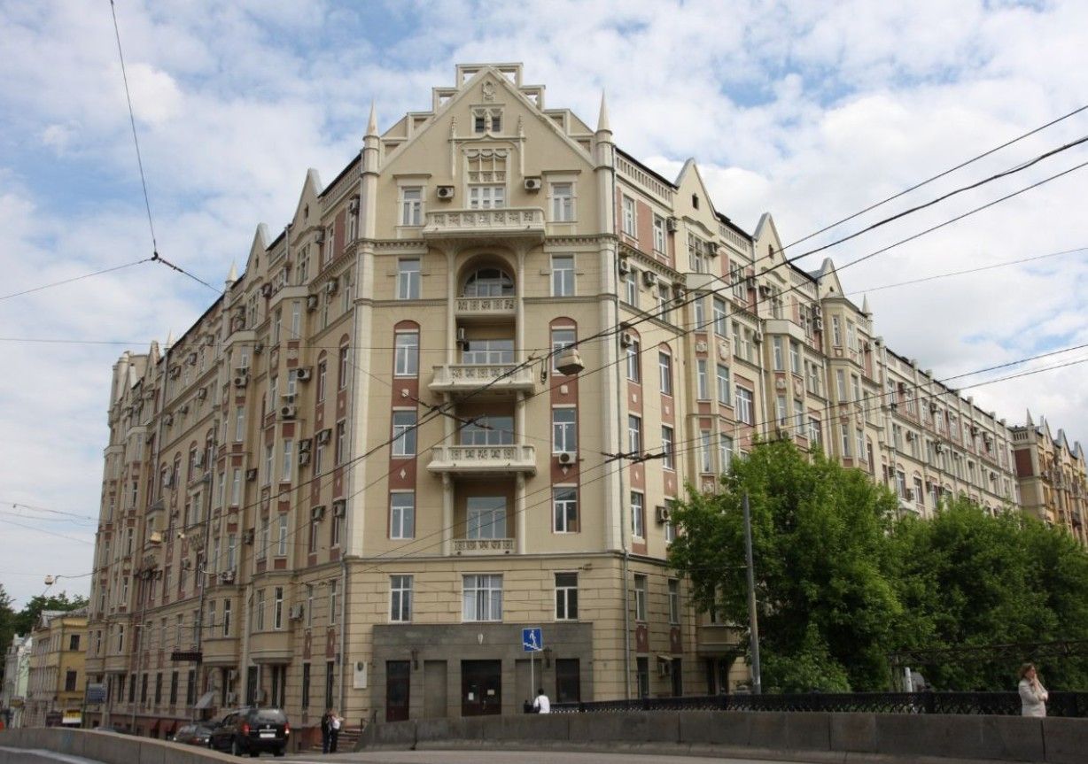 фасад дома, здание по адресу г Москва, ул Новая Басманная, д 10 стр 1